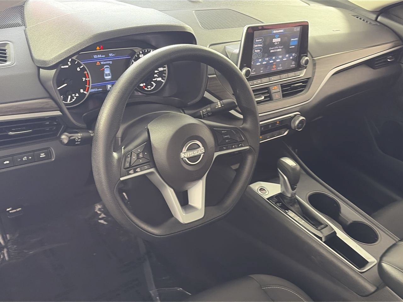 Used 2025 Nissan Altima 2.5 SV FWD image 11