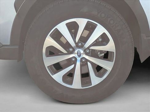 Used 2023 Subaru Outback Premium image 16