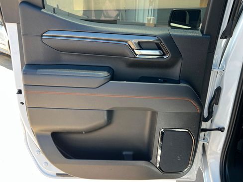 Used 2025 GMC Sierra 1500 AT4 AWD/4WD image 19