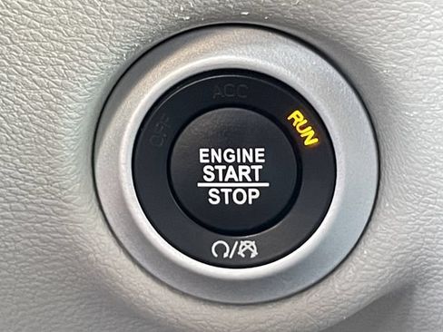 Used 2023 Chrysler Pacifica Touring-L FWD image 22