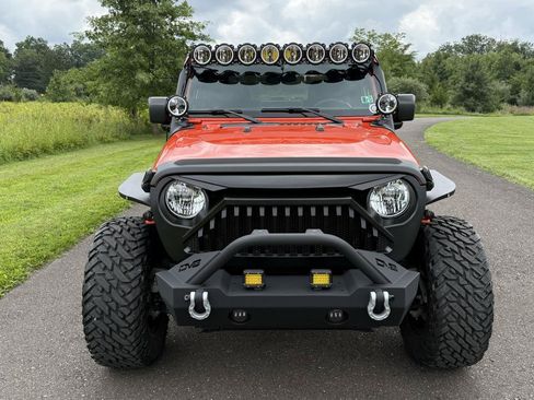 Used 2019 Jeep Wrangler Sport AWD/4WD image 4