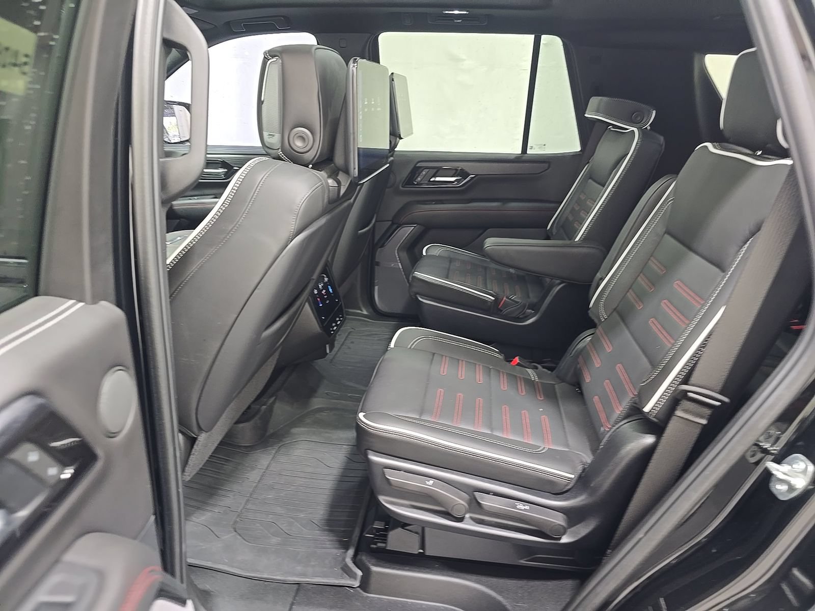 Used 2025 GMC Yukon AT4 Ultimate w/ LPO, Floor Liner Package AWD/4WD image 8