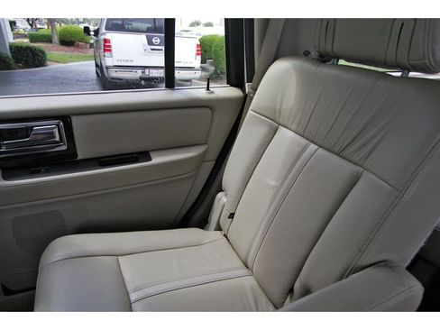Used 2015 Lincoln Navigator 2WD image 10