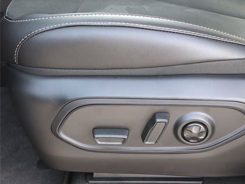 New 2025 Jeep Grand Cherokee Altitude RWD image 10