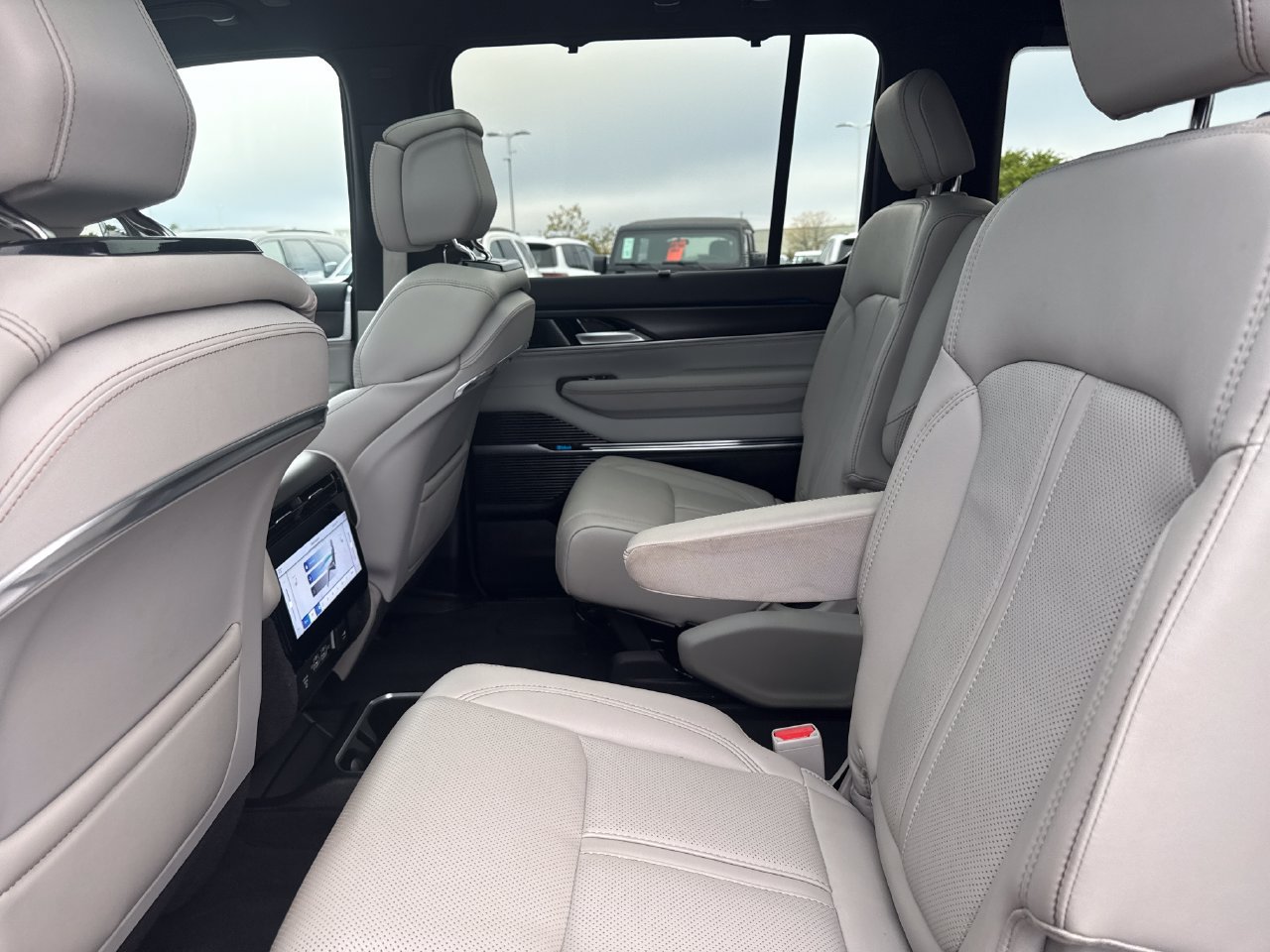 Certified 2026 Jeep Grand Wagoneer Summit AWD/4WD image 15
