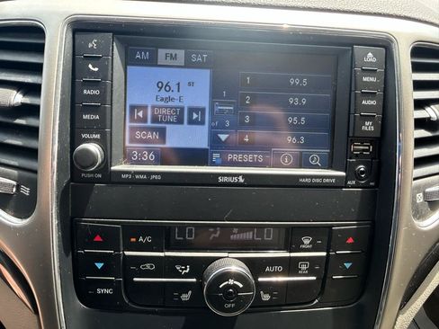 Used 2011 Jeep Grand Cherokee Laredo AWD/4WD image 22