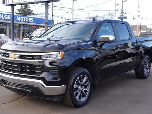 Used 2024 Chevrolet Silverado 1500 LT AWD/4WD image 2