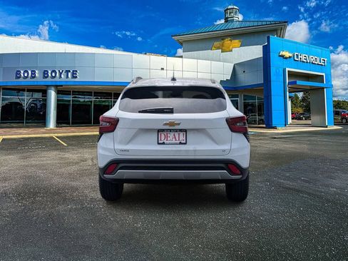 New 2026 Chevrolet Trax LT w/ Sunroof Package FWD image 4
