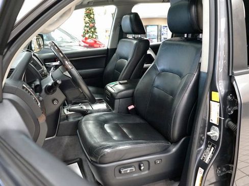 Used 2013 Toyota Land Cruiser image 3