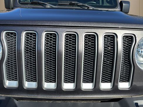 Used 2018 Jeep Wrangler Unlimited Sahara image 9