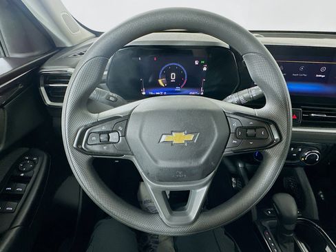 Used 2025 Chevrolet TrailBlazer LT AWD/4WD image 11