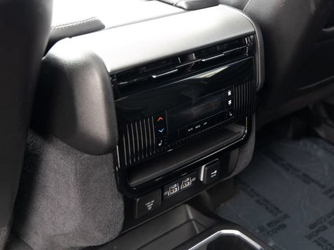 Used 2024 Jeep Wagoneer Series II AWD/4WD image 18