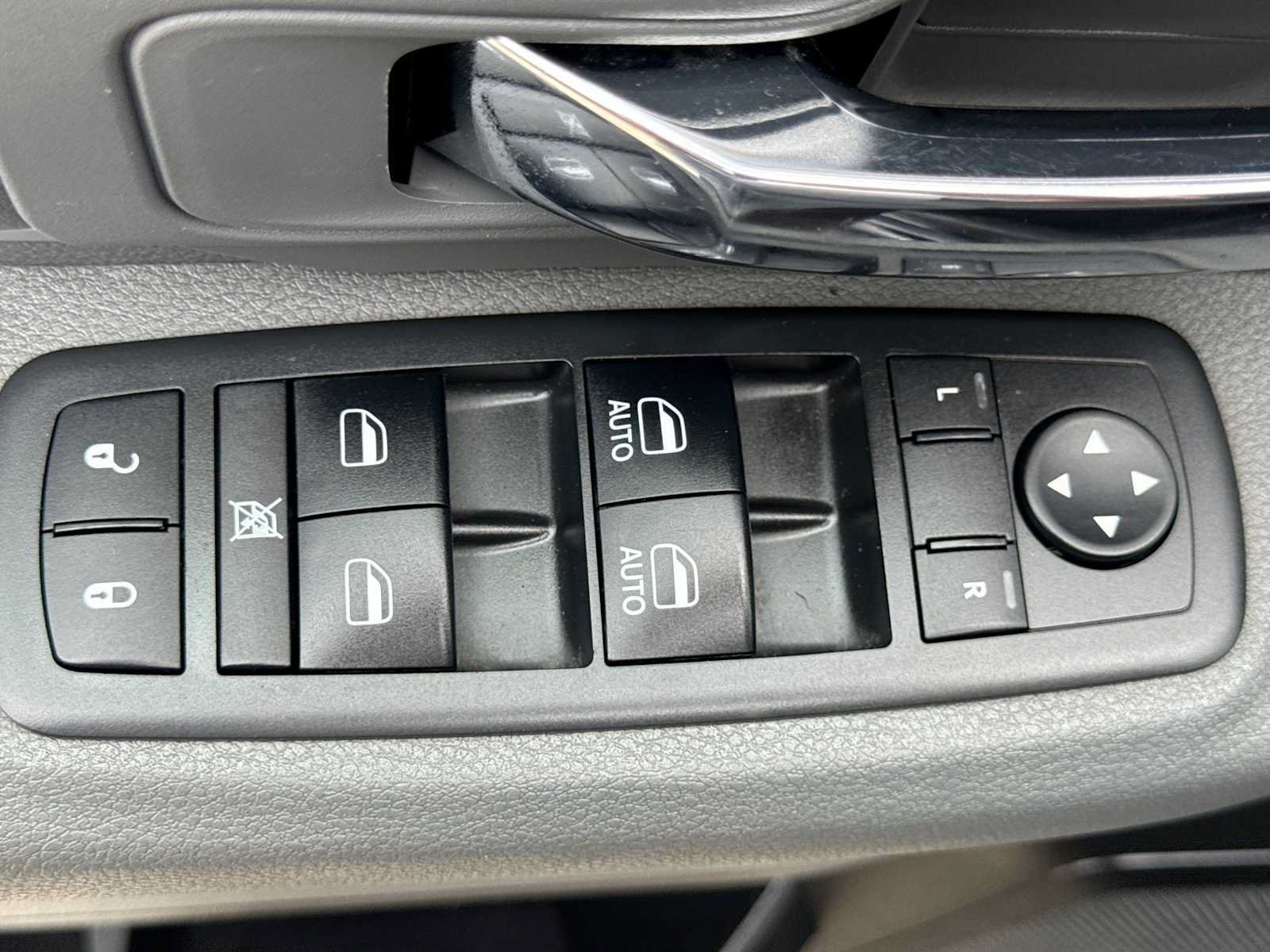 Used 2019 RAM 1500 Classic SLT AWD/4WD image 16