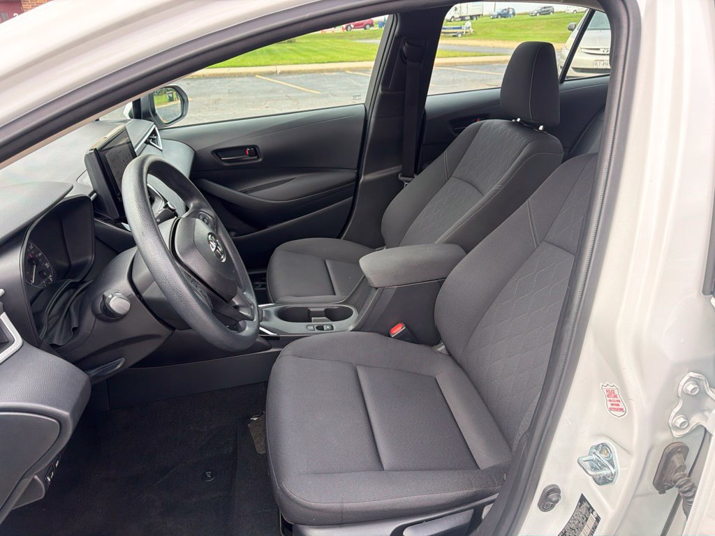 Used 2025 Toyota Corolla LE FWD image 10