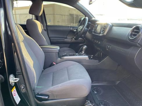 Used 2019 Toyota Tacoma TRD Sport image 22