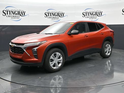 Certified 2024 Chevrolet Trax LS w/ Driver Confidence Package FWD image 3