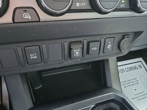 Used 2022 Toyota Tacoma TRD Sport AWD/4WD image 64