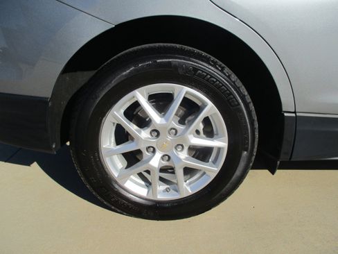 Used 2023 Chevrolet Equinox LT image 12