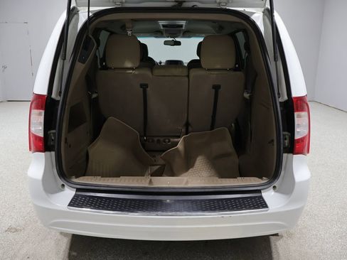 Used 2015 Chrysler Town & Country Touring w/ Driver Convenience Group FWD image 21