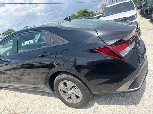 Used 2025 Hyundai Elantra SE w/ Cargo Package FWD image 8