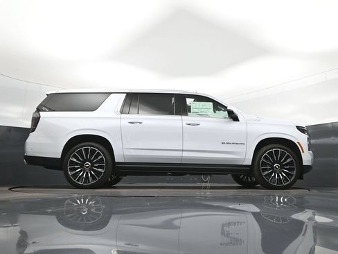 New 2026 Chevrolet Suburban High Country AWD/4WD image 44