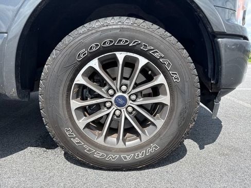 Used 2018 Ford F150 XLT w/ Equipment Group 302A Luxury AWD/4WD image 11