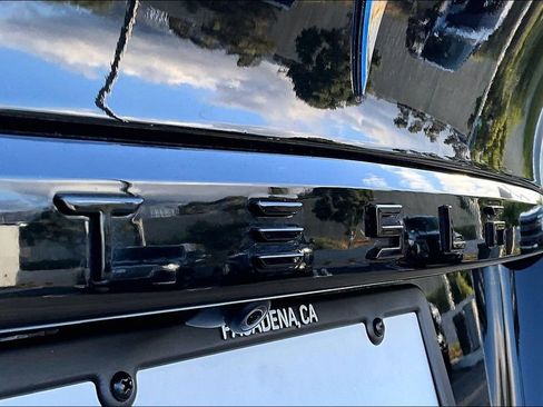 Used 2022 Tesla Model X Plaid image 11