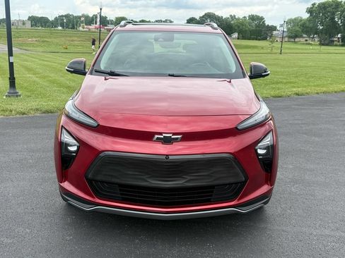 Used 2022 Chevrolet Bolt EUV Premier w/ Sun & Sound Package FWD image 2