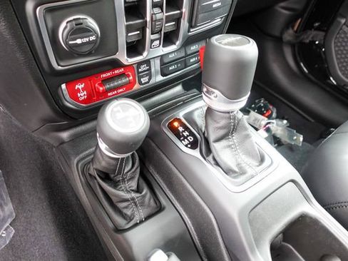 New 2025 Jeep Gladiator Rubicon image 23