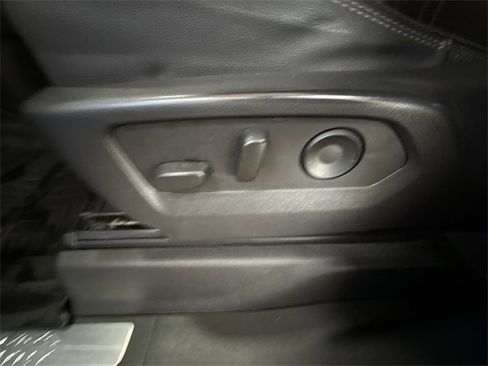 Certified 2023 Chevrolet Silverado 1500 High Country w/ Technology Package image 12