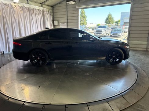 Used 2023 Jaguar XF SE RWD image 4