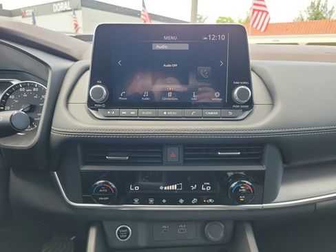 Used 2023 Nissan Rogue SV FWD image 23