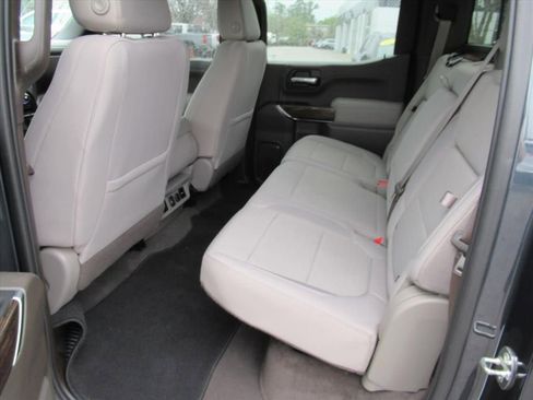 Used 2020 GMC Sierra 1500 SLE w/ SLE Value Package image 31
