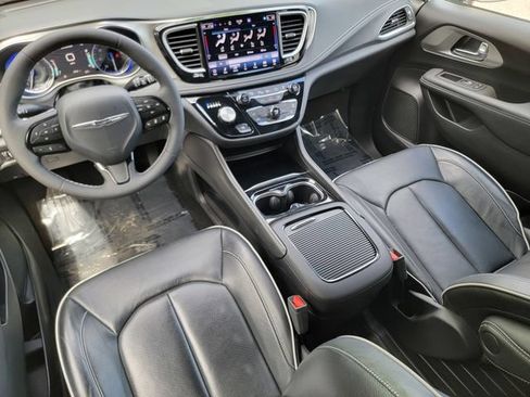 Certified 2023 Chrysler Pacifica Limited w/ S Appearance Package AWD/4WD image 39