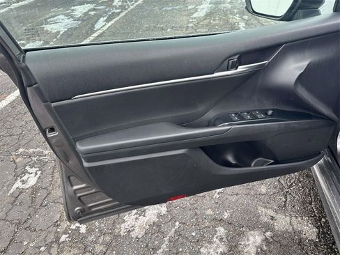 Used 2020 Toyota Camry SE image 13