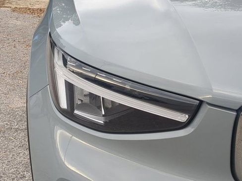 Used 2025 Volvo XC40 B5 Plus AWD/4WD image 9