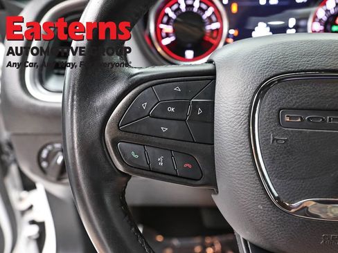 Used 2022 Dodge Challenger SXT image 15