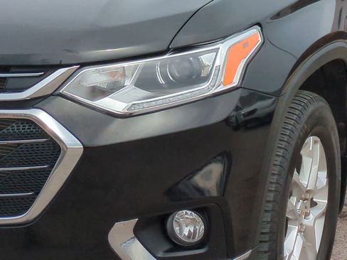 Used 2020 Chevrolet Traverse LT w/ Driver Confidence II Package image 11