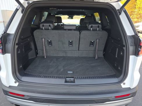 Used 2024 GMC Acadia Elevation image 21