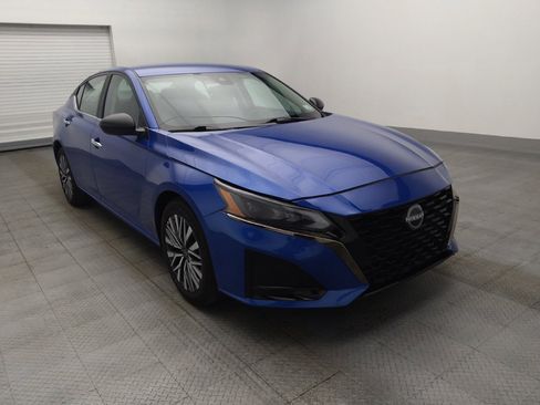 Used 2025 Nissan Altima 2.5 SV FWD image 13
