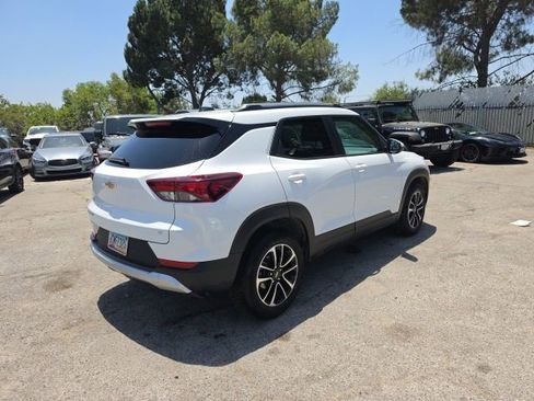 Used 2025 Chevrolet TrailBlazer LT FWD image 3