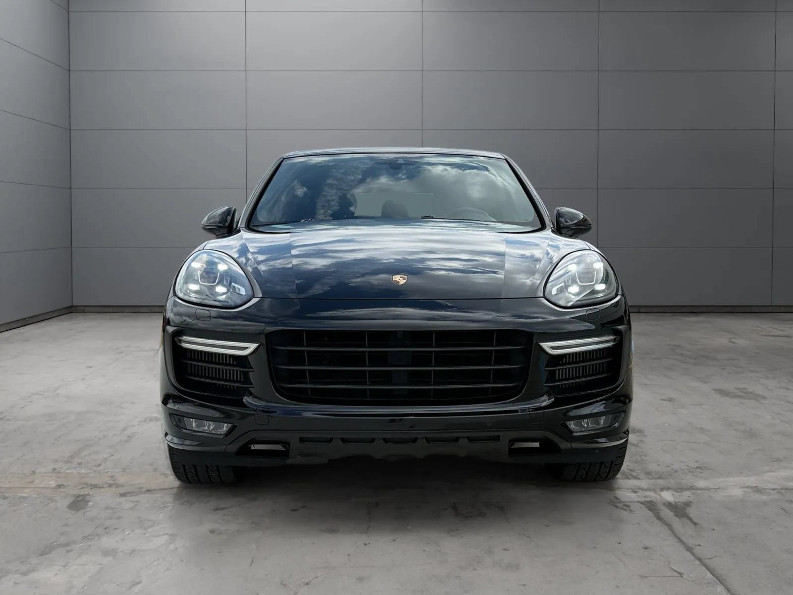 Used 2016 Porsche Cayenne GTS AWD/4WD image 2