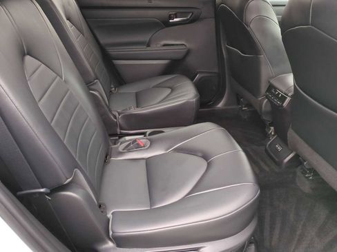 Used 2022 Toyota Highlander XLE image 22
