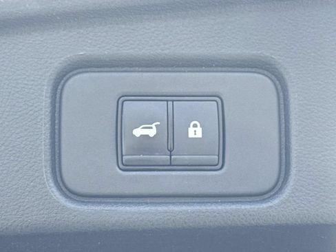 Used 2023 Nissan Pathfinder SL AWD/4WD image 13