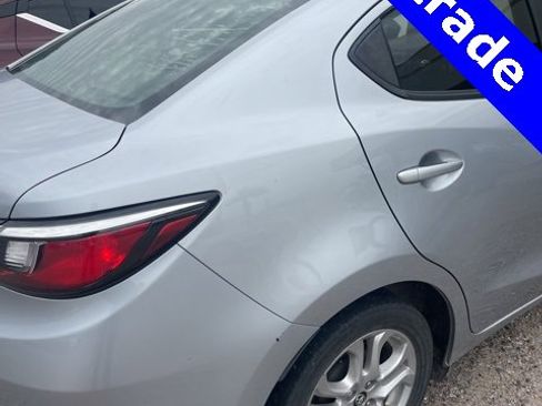 Used 2018 Toyota Yaris iA image 2