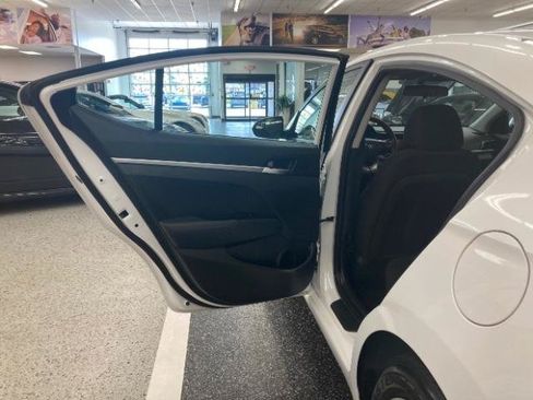 Used 2019 Hyundai Elantra SE w/ Cargo Package FWD image 36