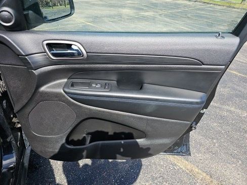 Used 2019 Jeep Grand Cherokee Laredo image 14