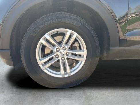 Used 2023 Ford Explorer XLT w/ Equipment Group 202A AWD/4WD image 46