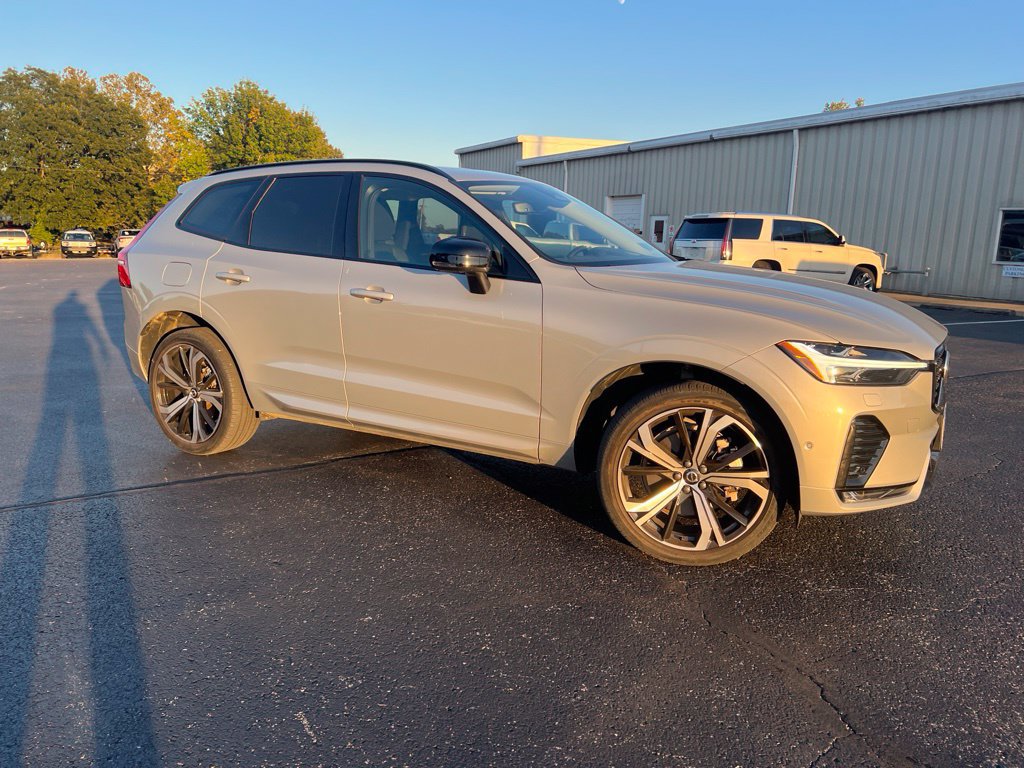 Used 2025 Volvo XC60 B5 Ultra w/ Protection Package Premier AWD/4WD image 2