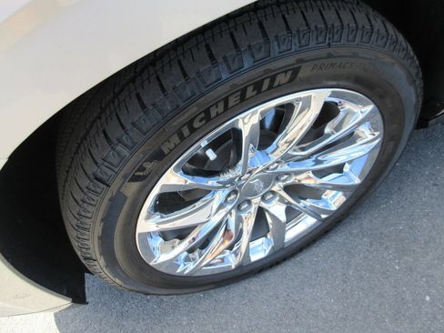 Certified 2023 Cadillac Escalade ESV Premium Luxury Platinum w/ LPO, Radiant Package AWD/4WD image 13